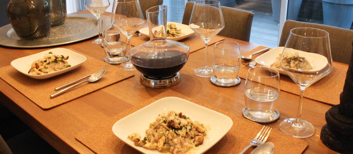 Wilde champignons risotto met heerlijke Italiaanse wijn